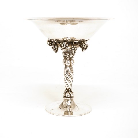 Georg Jensen: Grape tazza, sterlingsilver. 
Designed by Georg Jensen 1918. Made 1933-44. 
#263B. H: 19,2cm. W: 581gr