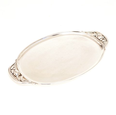 Georg Jensen: Blossom serving tray, 
sterlingsilver. Made 1945-51. #2H. Size: 
36x21,3cm. W: 646gr