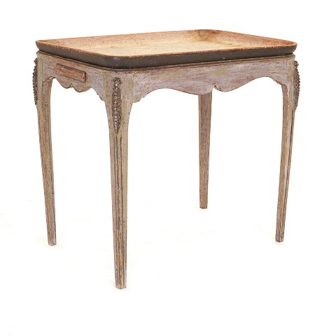 A Gustavian 18th century tray top table. Sweden 
circa 1780. H: 74cm. Tray top: 77x53cm