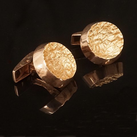 Et par 14kt guld manchetknapper. D: 1,9cm. V: 
12,7gr