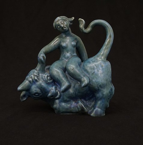 Gertrud Kudielka, 1896-1984: "Tyren & Europa". 
Produceret af L. Hjorth. L: 18cm