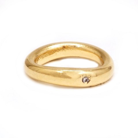 Ole Lynggard Love ring i 14kt guld med diamant. 
Ringstr. 52