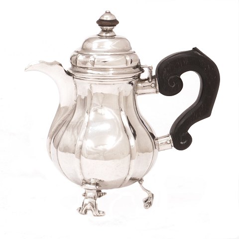 Lille dansk barok sølvkande af Jens Kieldsen 
Sommerfeldt, Aalborg, 1726-67. H: 15cm. V: 284gr