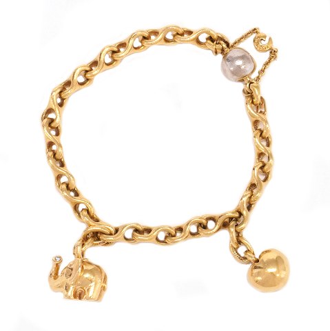 14kt gold Ole Lynggaard Copenhagen bracelet with 
two charms and white gold clasp. L: 19,5cm