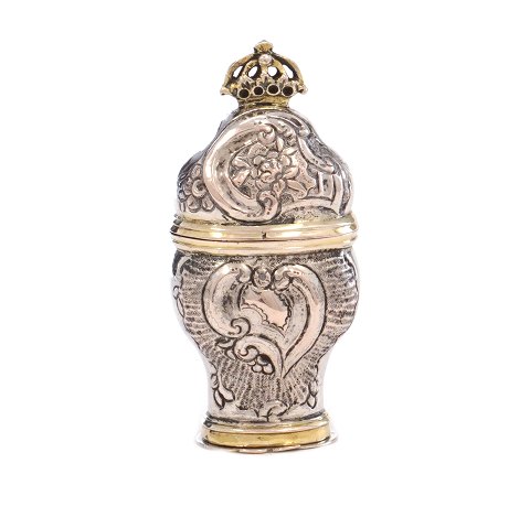 Danish silver vinaigrette byA.C. Boedewadt, 
Tønder, 1761-1815.
H: 7,1cm