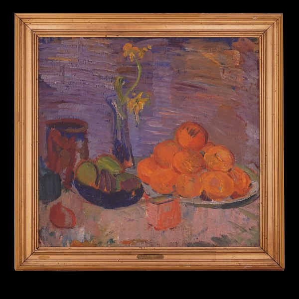 Karl Isakson maleri. Karl Isakson, 1878-1922, stilleben med appelsinpyramide, 
pærer i blå skål og påskeliljer, olie på lærred. Lysmål: 53x55cm. Med ramme: 
65x67cm